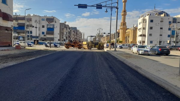 استمرار  أعمال رصف وتطوير ورفع كفاءة المنطقة المحصورة بين شارع ستالينجراد وشارع ٢٣ ديسمبر بمناخ بورسعيد 