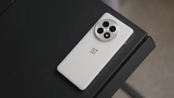 بطارية قوية وتقنيات متطورة وان بلس تكشف عن هاتف OnePlus 13