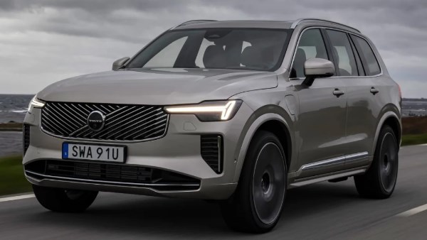 فولفو XC90 الهجينة موديل 2025