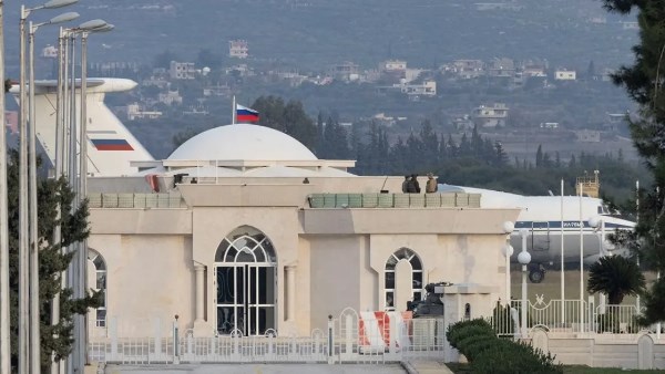 بعد أنباء عن سحب الجيش.. روسيا تتحدث عن مصير قواعدها العسكرية في سوريا