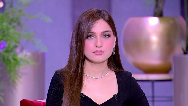 قومي أيتها الصهباء.. نصائح ياسمين عز لإطلالة مميزة في السنة الجديدة