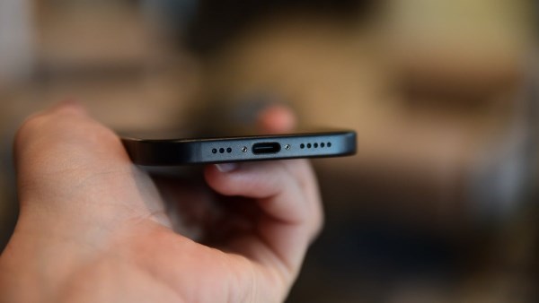 ثغرة خطيرة في منفذ الشحن USB-C تهدد أمان مستخدمي iPhone