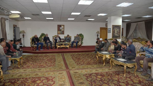 محافظ أسيوط يلتقي بأصحاب الورش الحرفية 