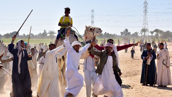 محافظ الأقصر يشهد انطلاق بطولة سباق الهجن بإسنا