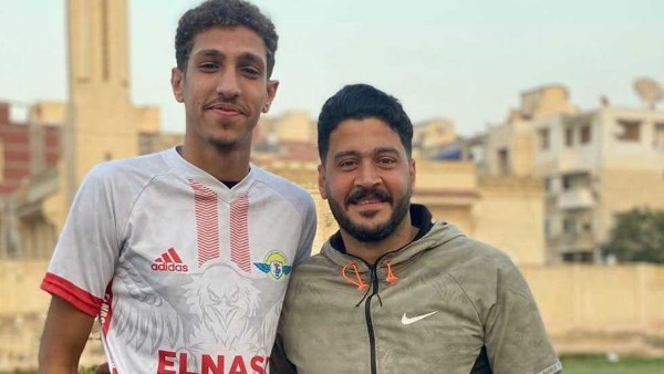 اللاعب أدهم بوبو مع مدربه