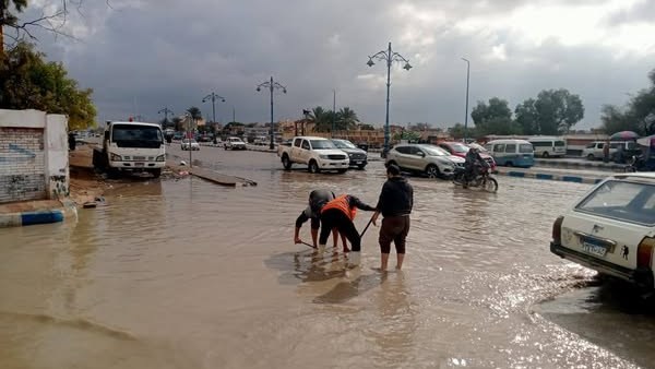 رفع تجمعات مياه الامطار