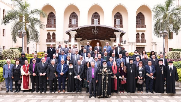 رئيس الطائفة الإنجيلية يهنئ البابا تواضروس بعيد الميلاد.. صور