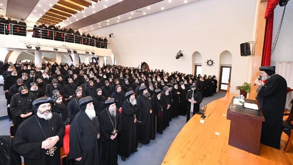 بمناسبة عيد الميلاد.. البابا تواضروس يلتقي رهبان الأديرة|صور