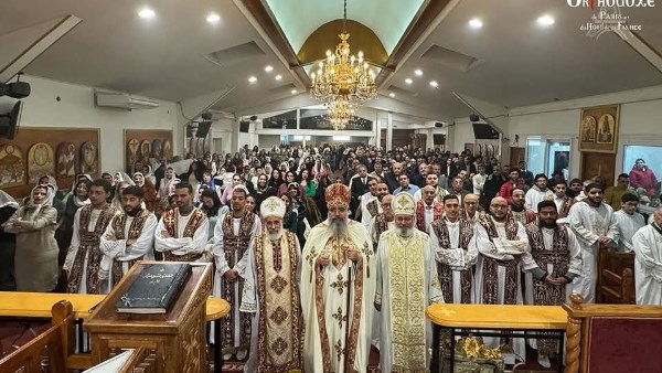 ثالث أهم الاعياد المسيحية.. لقان وقداس الغطاس في باريس | صور