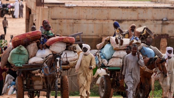 آلاف السودانيين يفرون من بلدة أم روابة في الجنوب