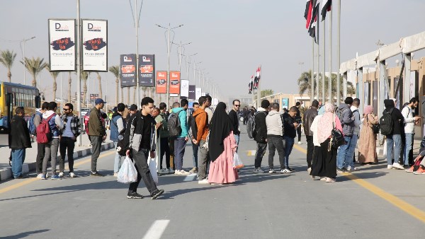 الآلاف يتوافدون على معرض القاهرة الدولي للكتاب