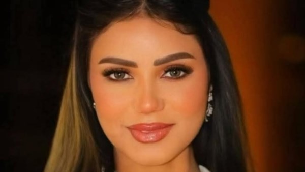 الفنانة إيناس عز الدين 