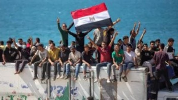 بتوجيهات الرئيس السيسي.. اللجنة المصرية لإغاثة أهالي غزة: حركنا 100 شاحنة لنقل الفلسطينيين لشمال غزة