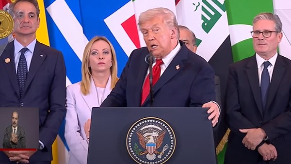 ترامب: العراق لديه الكثير من النفط ولا يعرف كيف يصرفه