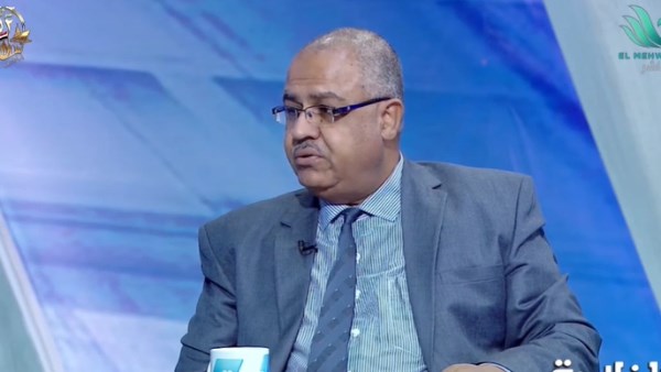 أستاذ بالمركز القومي للبحوث 