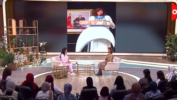 حنان مطاوع مع منى الشاذلي 