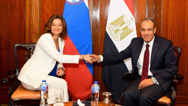 وزير الخارجية يستقبل نائبة رئيس الوزراء ووزيرة خارجية سلوفينيا
