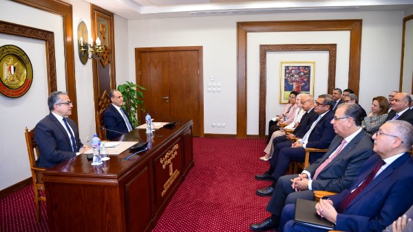 وزير الخارجية و الدكتور خالد العناني 