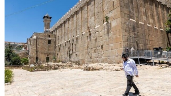الحرم الإبراهيمي في الخليل بالضفة الغربية  الحرم الإبراهيمي في الخليل بالضفة الغربية