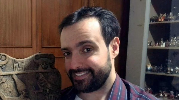 الباحث البرازيلي هيكتور إلياهو 