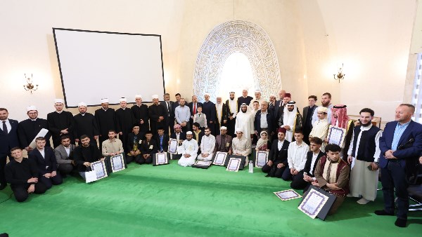 صورة تذكارية للفائزين وكبار الحضور