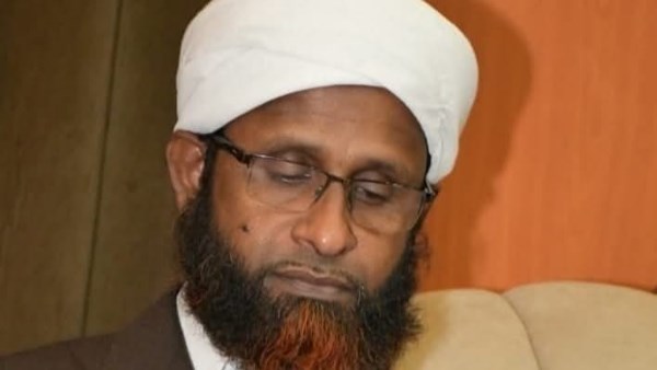 عبد الله الثقافي يكتب: الدكتور أحمد عمر هاشم تاج العلماء وصوت أهل السنة