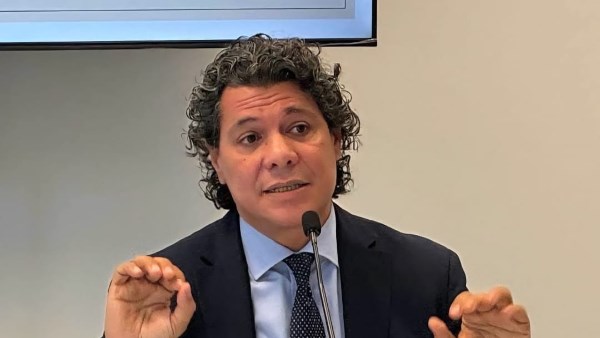 وائل فاروق يفوز بجائزة التميّز الدولي للبحر المتوسط لعام 2025
