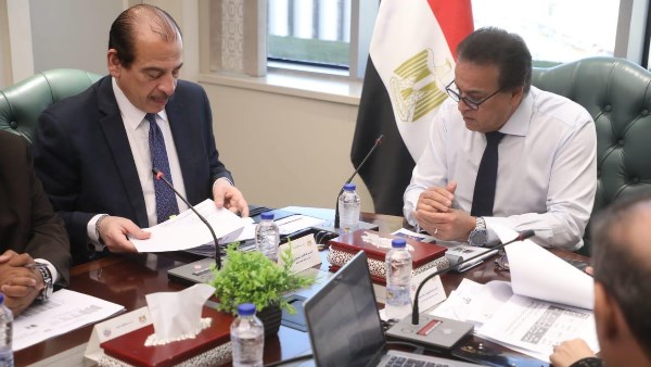وزير الصحة يتابع مستجدات منظومة دعم وصرف الألبان الصناعية العلاجية