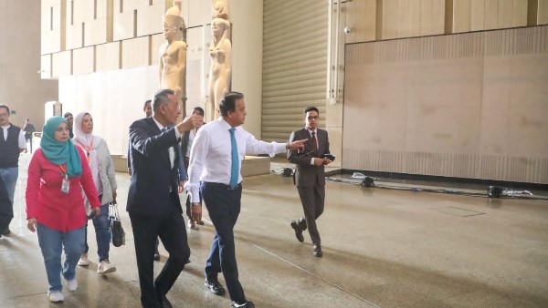 وزير الصحة والسكان 