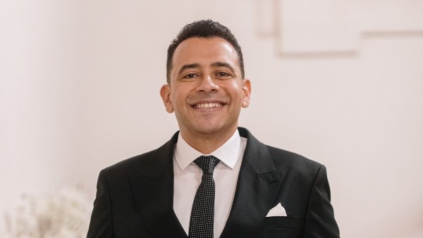 الدكتور عمرو حسن  الدكتور عمرو حسن