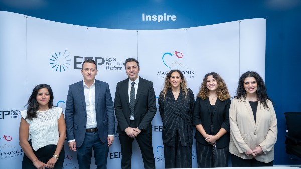 جانب من توقيع البروتوكول  جانب من توقيع البروتوكول