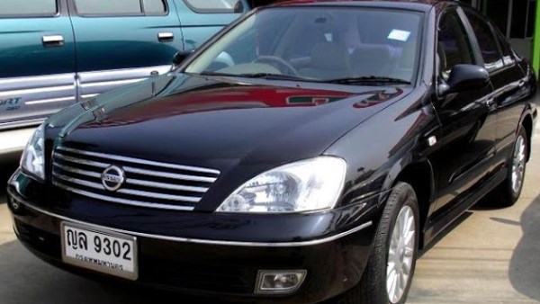 السيارة نيسان صنى موديل 2011