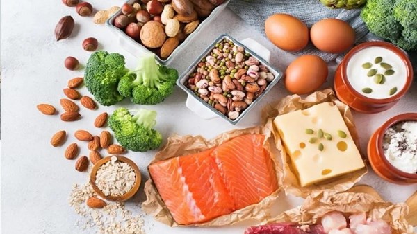 الإفتاء تحذر من فعل أثناء تناول الطعام: التشبه بالحيوانات