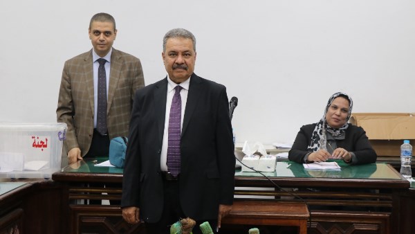 الدكتور عمرو محمد علي 