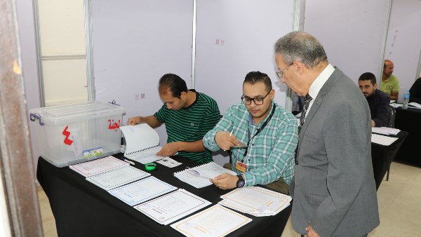 نقيب الأطباء الدكتور أسامة عبد الحي