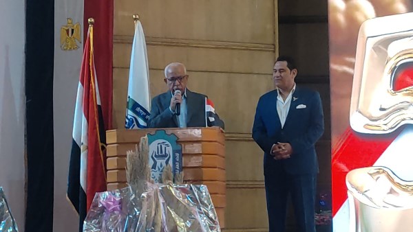 عبد المنعم الجمل رئيس الاتحاد العام لنقابات عمال مصر 