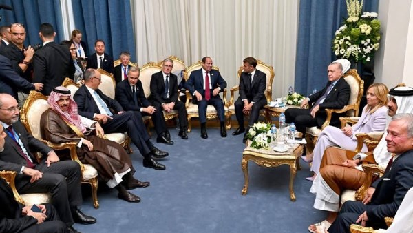 القادة المشاركون في قمة شرم الشيخ