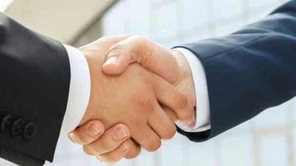 7 أمراض خطيرة يمكن أن تسببها مصافحة اليد البسيطة
