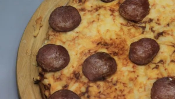  طريقة عمل بيتزا الجبنة القريش
