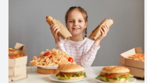 الوجبات السريعة وقلة النوم عند الأطفال