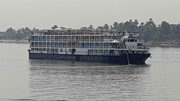 تصادم باخرتين سياحيتين داخل هويس إسنا بالاقصر.. ارشيفية