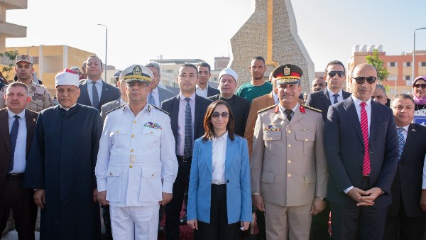 وضع إكليل من الزهور على قبر الجندي المجهول