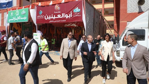 مؤسسة أبو العينين تشارك في قافلة "إيد واحدة" بقرية برنشت بالعياط