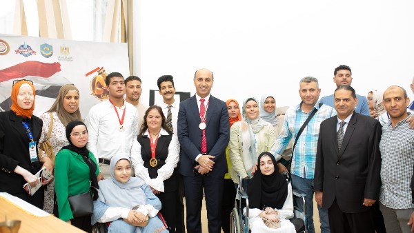 رئيس جامعة دمنهور يلتقي أبنائه الطلاب ذوي الهمم