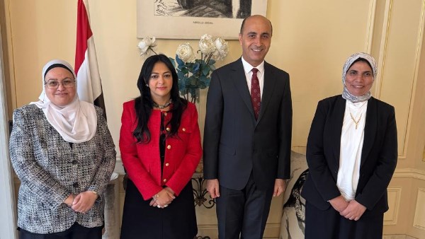 وفد جامعة دمنهور في زيارة رسمية للمكتب الثقافي المصري بباريس