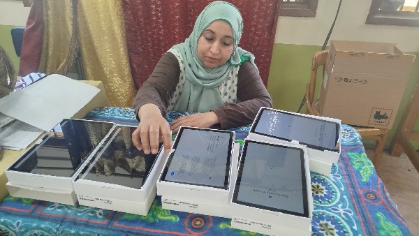 وصول تابلت أولى ثانوي للمدارس