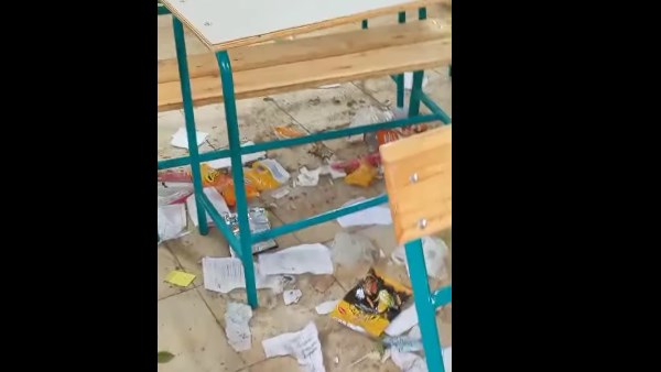إنتشار القمامة داخل مدرسة بالمرج