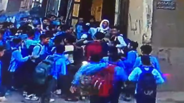 طلاب مدرسة إعدادية بالشرقية يتحرشون بطالبة