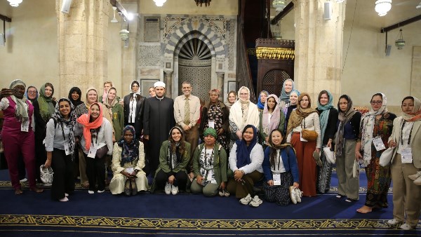 وفد شباب مجلس الكنائس العالمي في جولة بالجامع الأزه