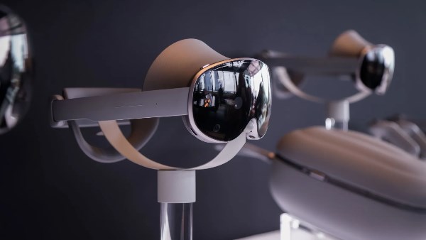 سامسونج تطلق نظارة Galaxy XR الجديدة رسمياً وتستعرض مزايا الواقع المختلط سامسونج تطلق نظارة Galaxy XR الجديدة رسمياً وتستعرض مزايا الواقع المختلط